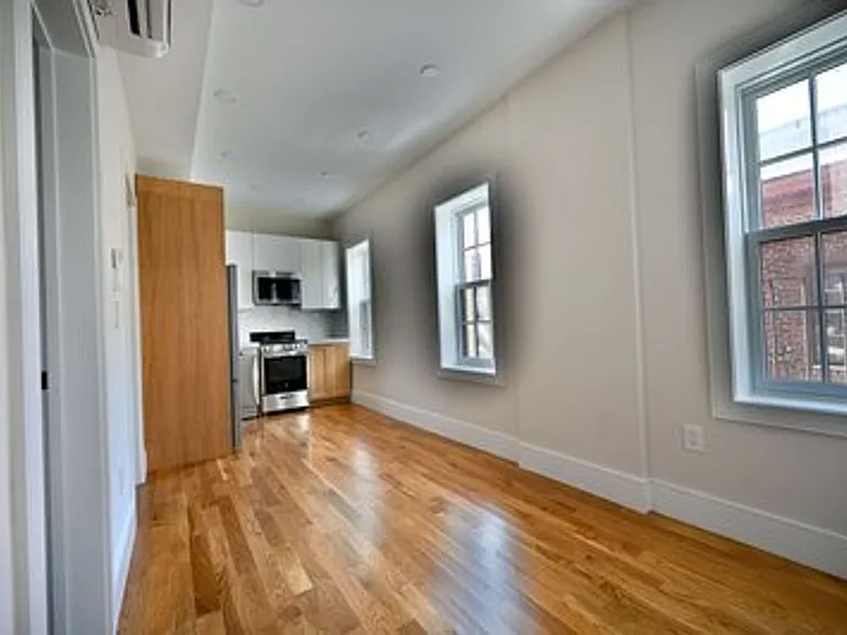 18 Winchester St #5A — Photo 2