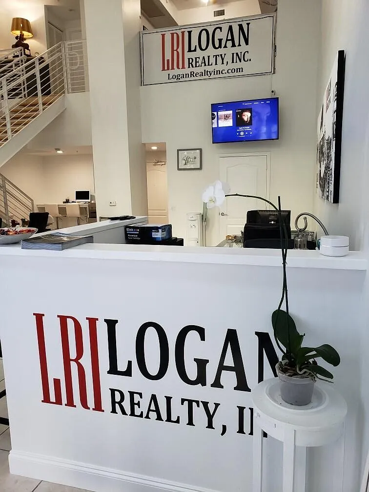 1 bed, 1.5 bath, 1096 sqft, $5,500 — Photo 2