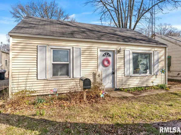 2277 E Converse Ave, Grandview, IL 62702