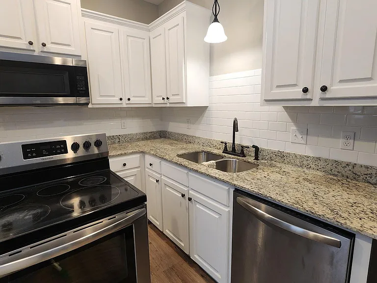 205 River Mill Dr — Photo 2