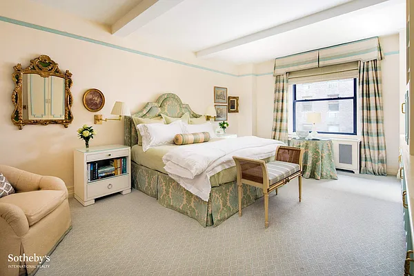 Sold by Sotheby's International Realty | media 33