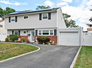 155 W 24th St, Deer Park, NY 11729