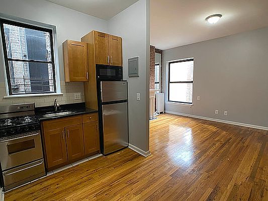 5th image of 206 W 83rd St APT 4R
