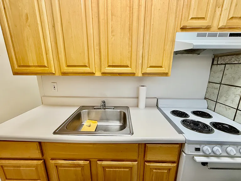 2528 Christian St #3 — Photo 7