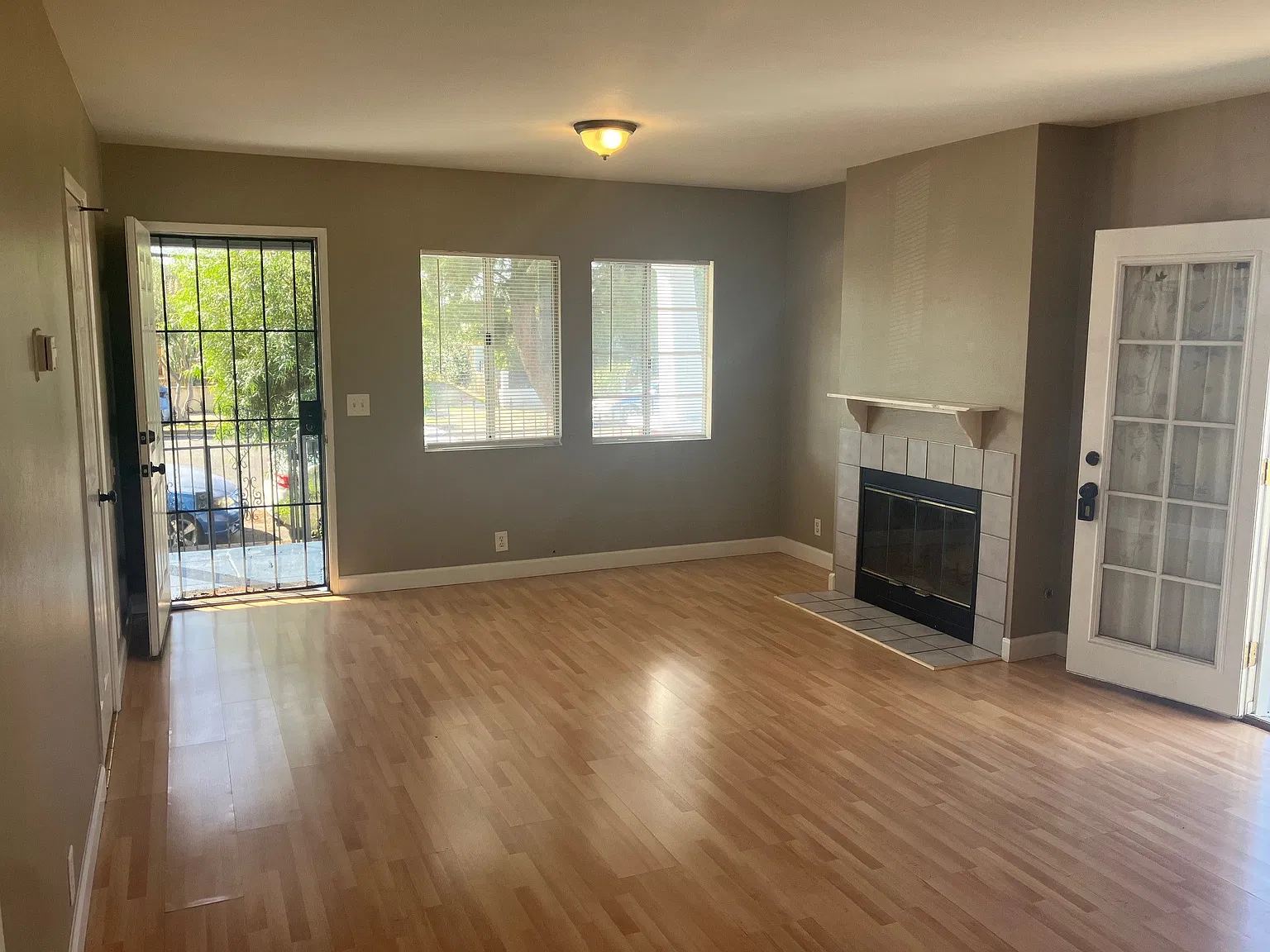 3 bed, 831 sqft, $2,895 — Photo 4