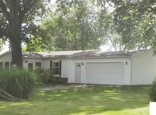 303 W Olive St, Chestnut, IL 62518