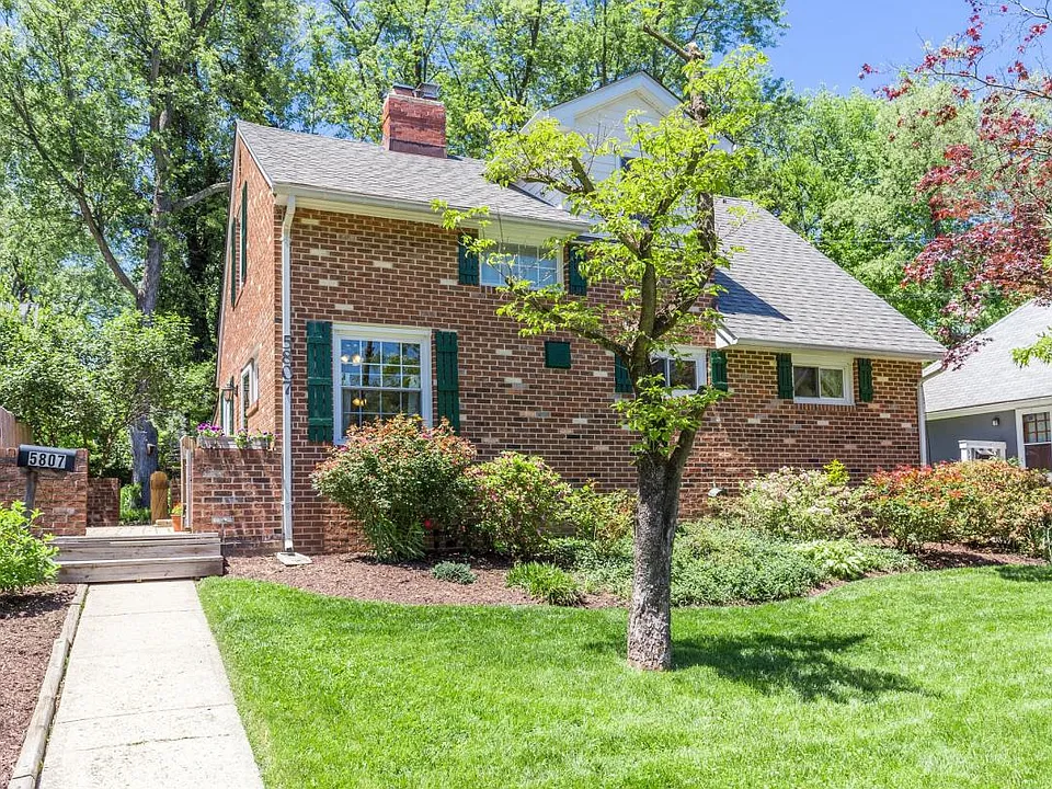 5807 Vandegrift Ave
