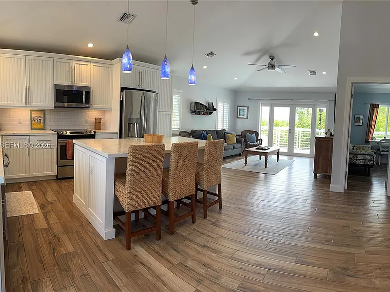 102 Venetian Dr — Photo 21