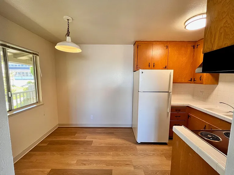 557 Spencer St #D — Photo 8