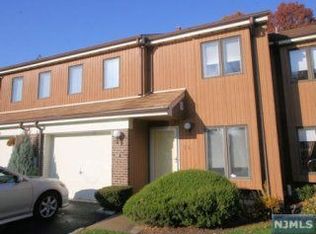51 Chelsea Ct, Saddle Brook, NJ 07663
