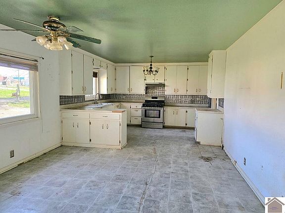 4th image of 300 4th St