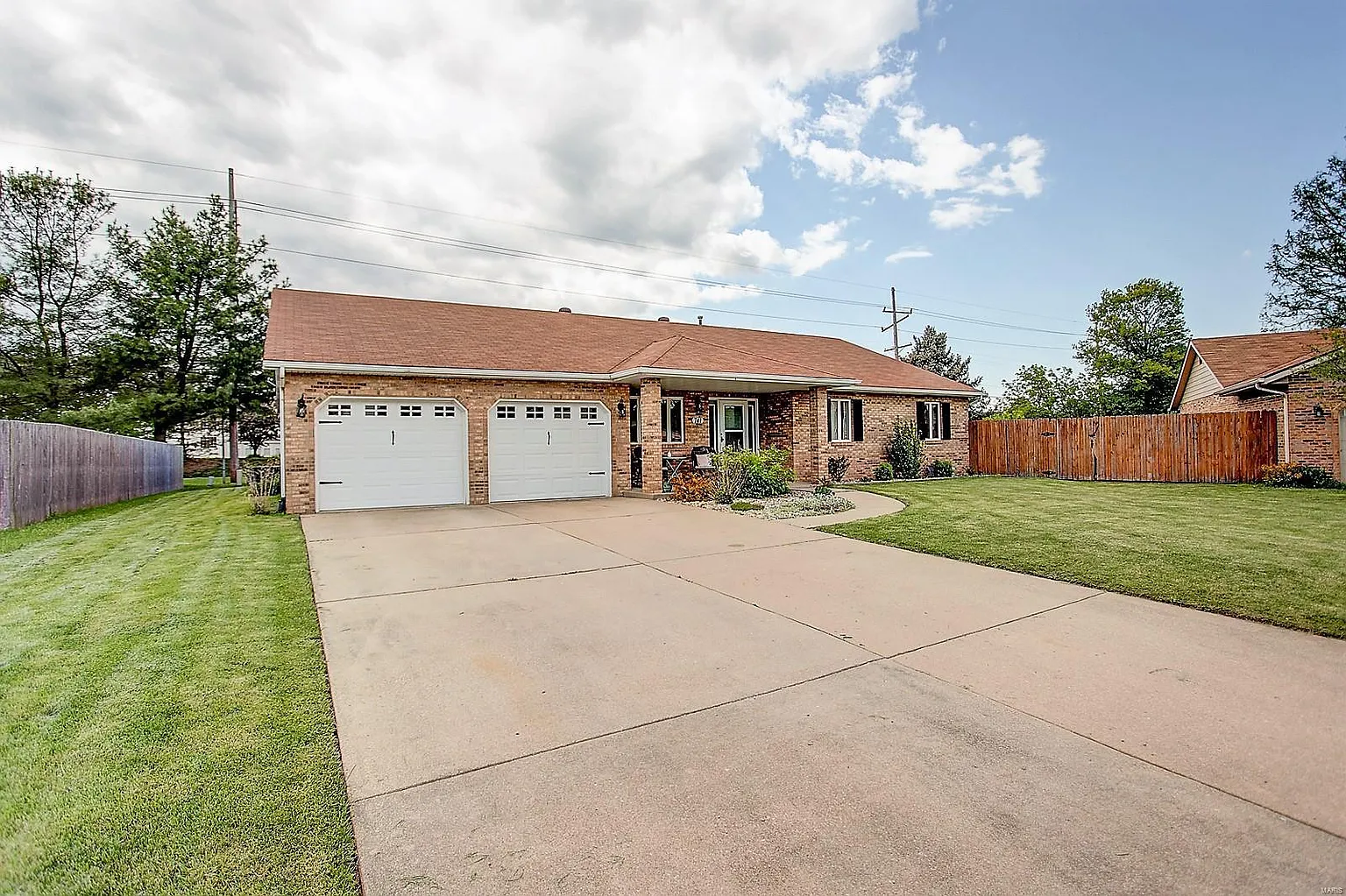 741 Deerfield Dr photo 1
