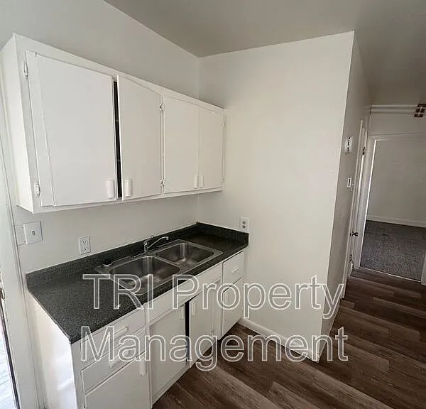 1453 1/2 10th Ave — Photo 7