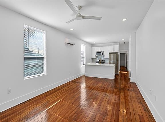 2nd image of 1914 Louisiana Ave #201