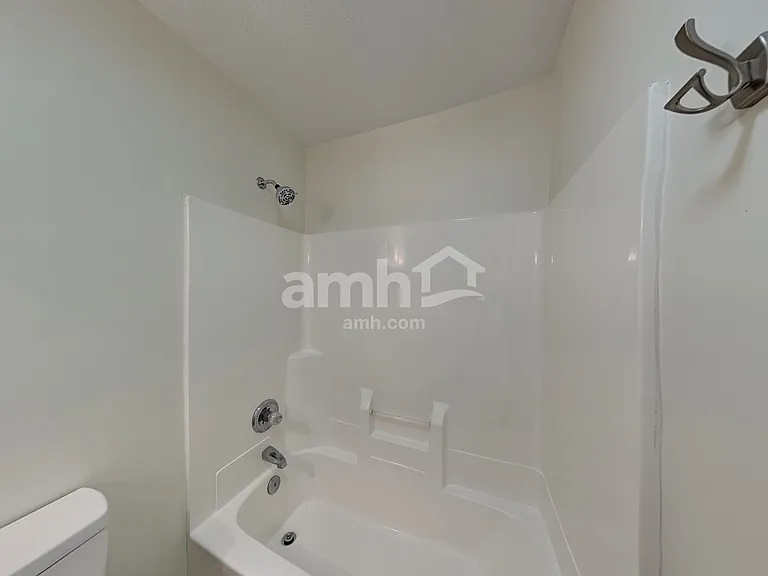 559 Prince Dr — Photo 16
