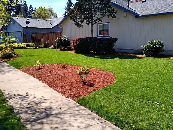 3rd image of 304 NW Angela Ln