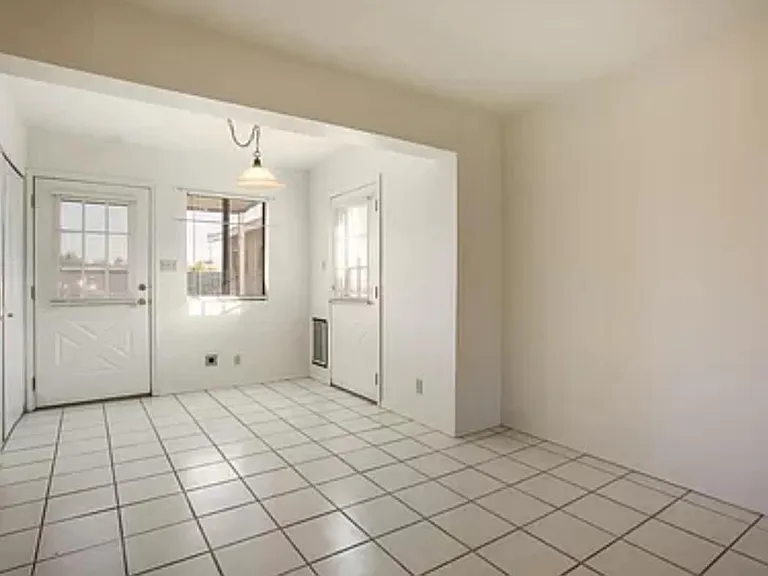 9517 Claremont Ave NE — Photo 5