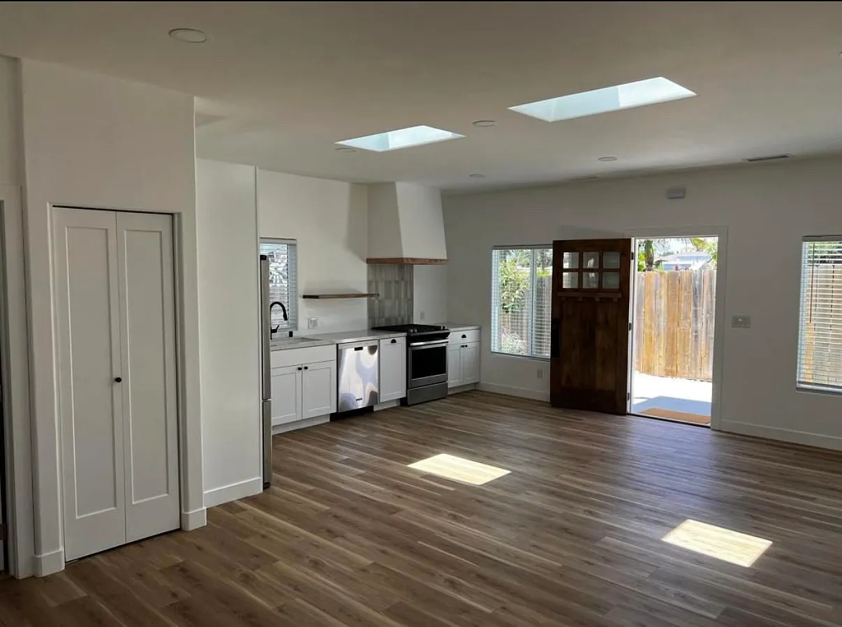 1457 Moreno St — Photo 3
