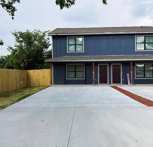 240 W Elm St #A — Photo 24