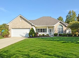 37825 Briar Lakes Dr, Avon, OH 44011