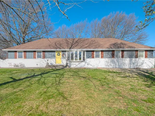 218 N Elm St, Wellsville, KS 66092