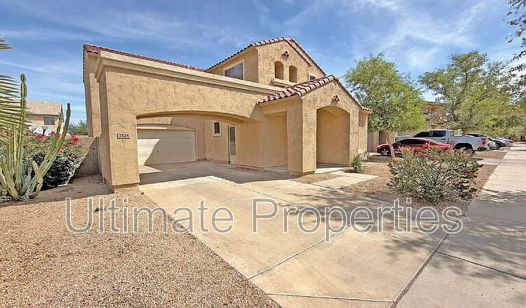 7324 W Globe Ave — Photo 2