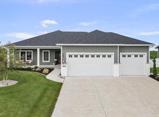 5835 Pigeon Creek Rd, Bettendorf, IA 52722