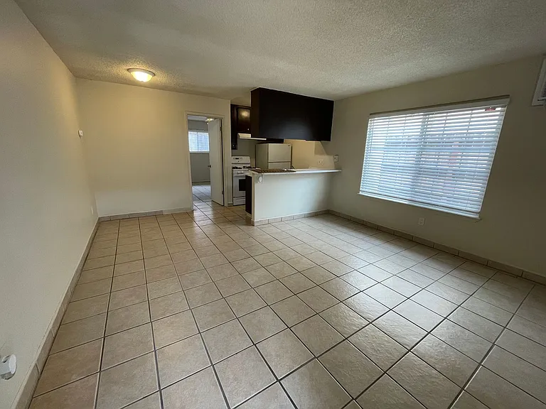 630 N Van Buren St — Photo 9