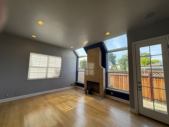 3rd image of 1430 Hoffman Ln
