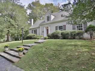 1401 Walnut Ln, Anchorage, KY 40223