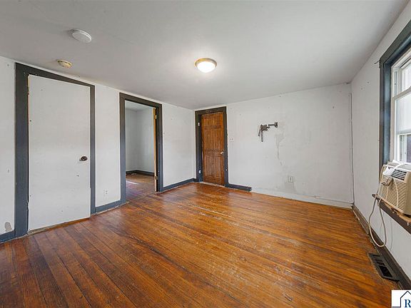 4th image of 307 S Mill St