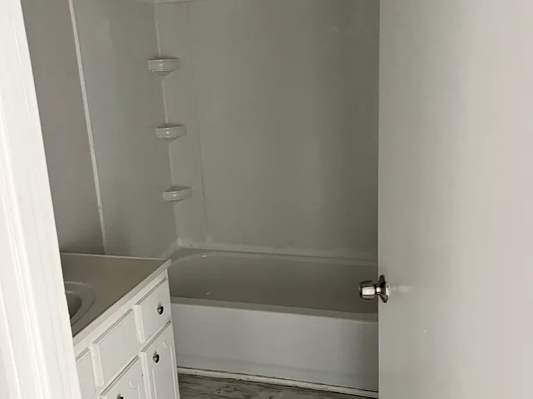 105 Myra St — Photo 5