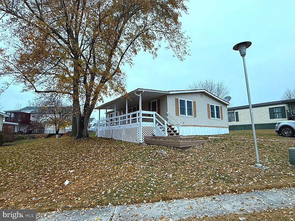 1st image of 121 Cherry Ln