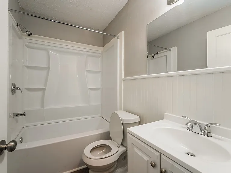 1121934_027_bathroom_13529007.jpg