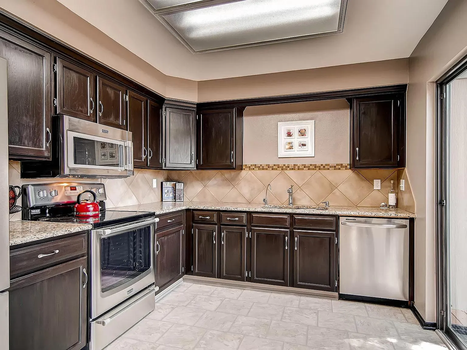3 bed, 2.5 bath, 2181 sqft, $2,675 — Photo 3