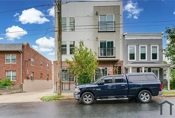 2230 Nicholson St SE — Photo 1