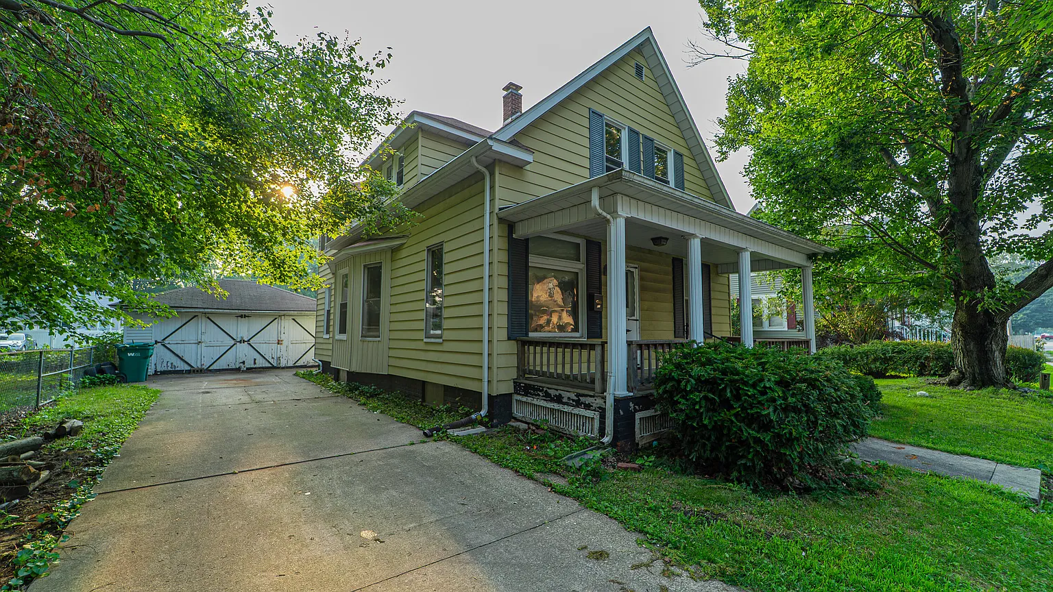 910 Scott St photo 1