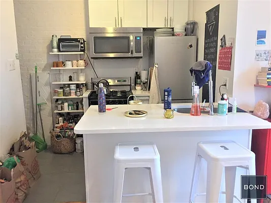 Rented by Bond New York | media 4