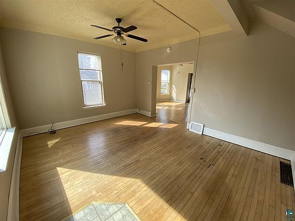 4th image of 901 N 56th Ave W