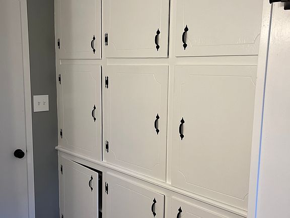 Lots of cabinet space