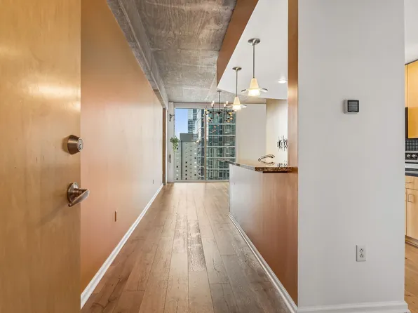 415 Church St APT 1808, Nashville, TN 37219