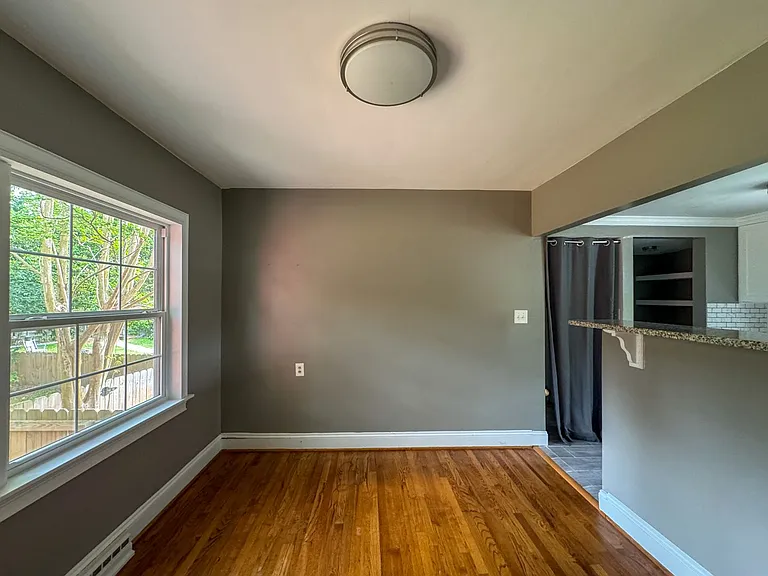 318 Fairwood Ct — Photo 6