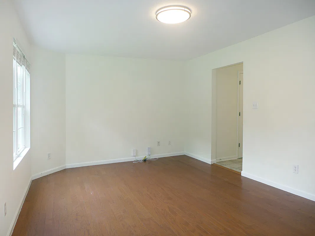 4 bed, 2.5 bath, 1265 sqft, $3,200 — Photo 3