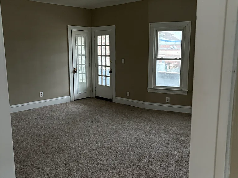 3548 E 146th St #1 — Photo 3