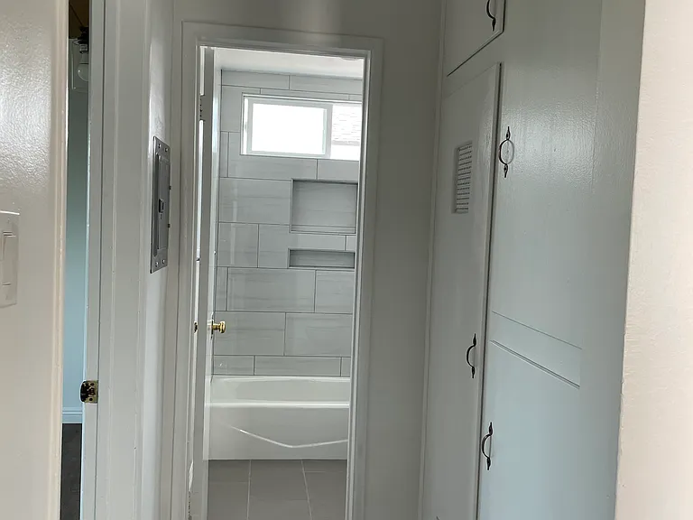 2215 Mathews Ave #4 — Photo 11