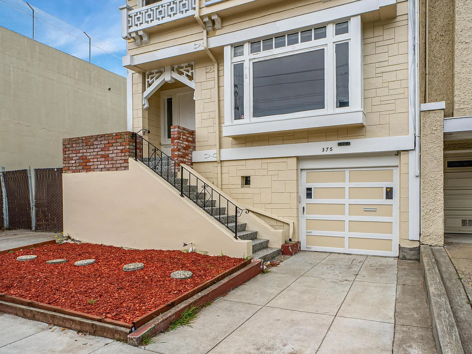4 bed, 2080 sqft, $9,995 — Photo 2
