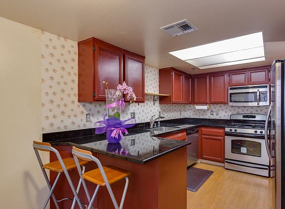 5th image of 2466 Montrose Ave APT 3