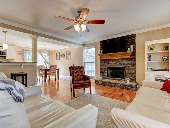 4th image of 8124 Faircrest Ln