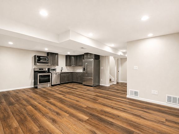 4th image of 1844 N Crestmore Ct #B