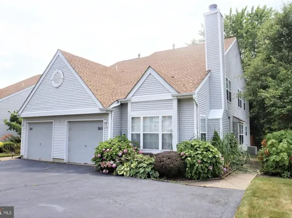 263 Birch Hollow Dr, Bordentown, NJ 08505
